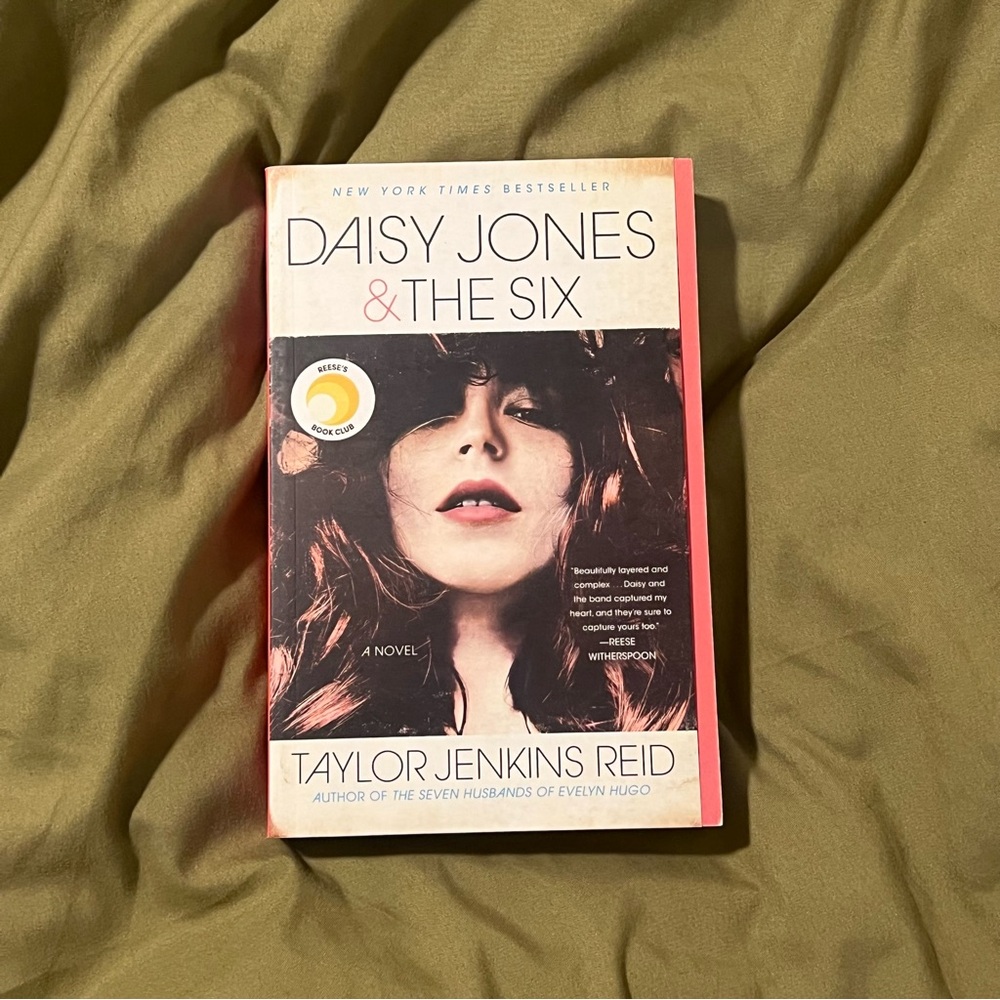 book — daisy jones & the six by taylor jenkins reid